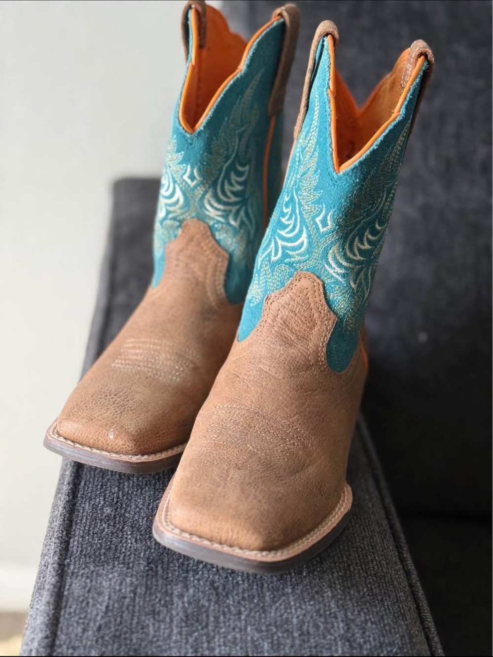 Ariat Two-Tone Brown and Turquoise Embroidered Heeled Boots girls